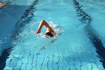 Image showing a man learn swim the crawl in water