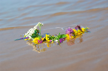 Image showing circlet of flowers