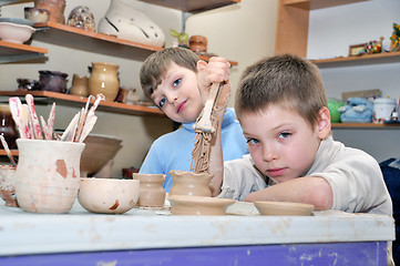 Image showing children shaping clay in pottery studio