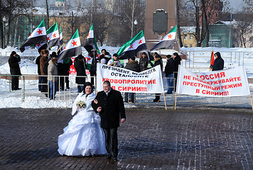 Image showing Newly Married Couple and Syrian Protesters