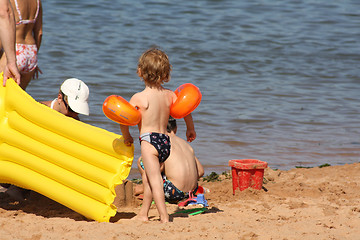 Image showing mother-child play with the sand