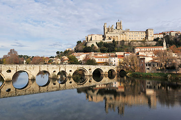 Image showing Beziers cathedral and old bridge