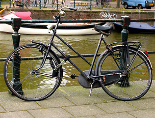 Image showing Old bike near river