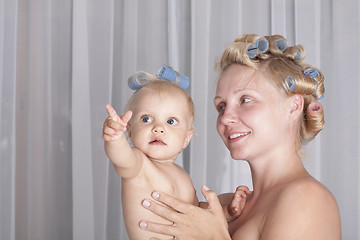 Image showing Happy mom with dauther