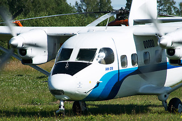 Image showing Skydivers plane