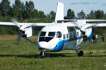 Image showing Skydivers plane