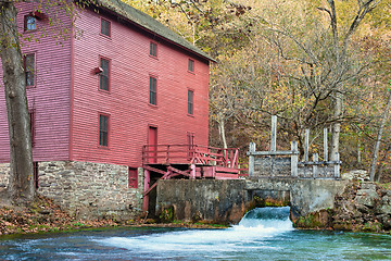 Image showing alley spring mill house