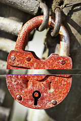 Image showing Rusty old padlock