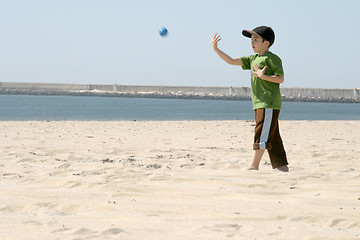 Image showing playing baseball on the beach, sports photo