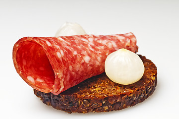 Image showing Pumpernickel with salami