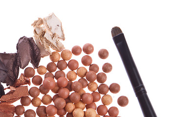 Image showing bronzing pearls with cream eyeshadows