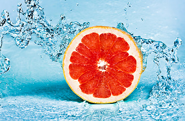 Image showing grapefruit and water