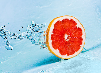 Image showing grapefruit and water