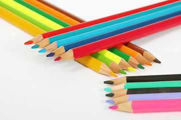 Image showing arranged wooden color pens