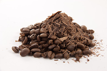 Image showing Coffee beans with chocolate dust