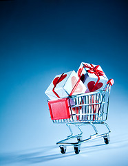 Image showing shopping cart ahd gift