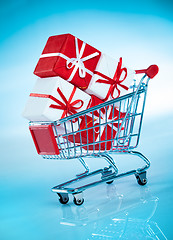 Image showing shopping cart  and gift