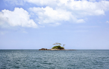 Image showing deserted tropical island