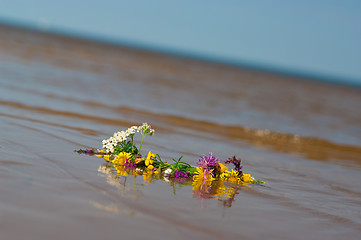 Image showing circlet of flowers