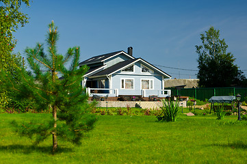 Image showing House on lawn