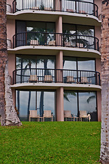 Image showing palm trees in front of a tropical resort hotel in Kona