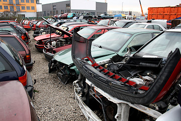 Image showing Cars in front of the scrap