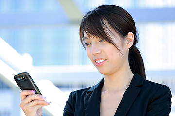 Image showing Business woman sms message on mobile phone