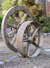 Image showing Wooden and iron wheels of telega