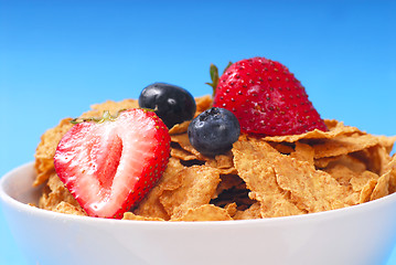 Image showing Bran cereal with blueberries, strawberries