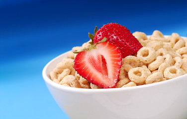 Image showing Oat cereal with strawberries