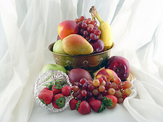 Image showing Fruit Bowl with Bananas