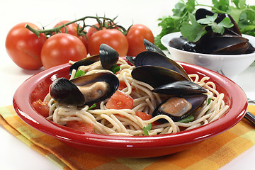 Image showing spaghetti with mussels