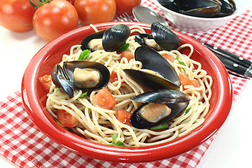 Image showing spaghetti with mussels