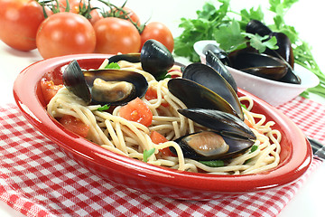 Image showing spaghetti with mussels