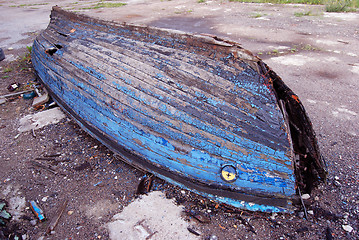 Image showing Rotten boat on shore.