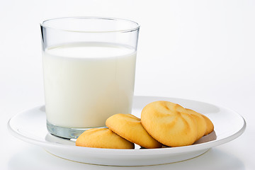 Image showing milk and cookies