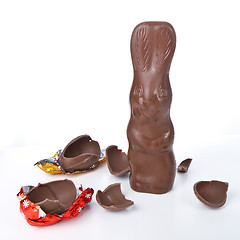 Image showing easter bunny with cracked egg