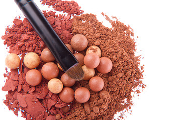 Image showing bronzing pearls with eyeshadows