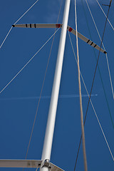 Image showing main mast of racing ship