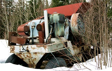 Image showing Rusty old machine