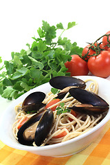 Image showing Spaghetti with tomatoes and mussels