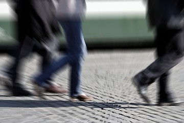 Image showing walking people