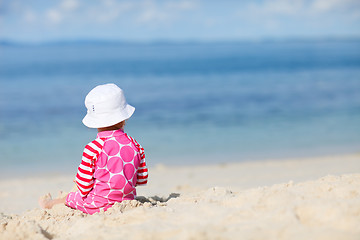 Image showing Back view of toddler girl on beach