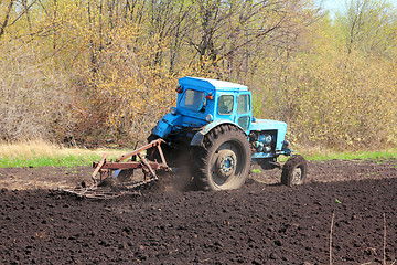 Image showing old tractor with plough