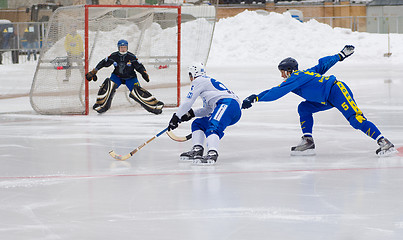 Image showing Dynamo(white) vs Zorkij(blue)