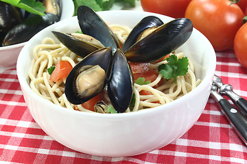 Image showing spaghetti with mussels