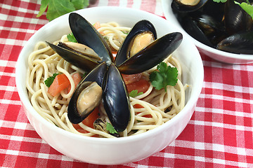 Image showing spaghetti with mussels