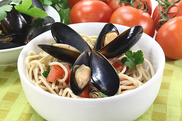 Image showing spaghetti with mussels