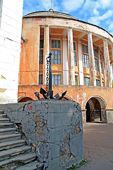 Image showing anchor near old building 