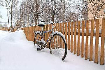 Image showing old bicycle near fence